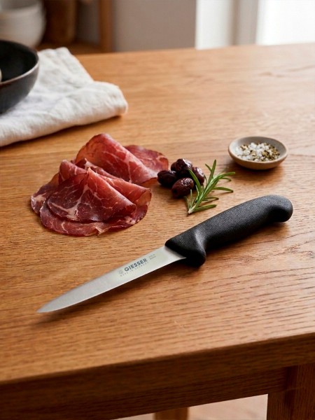 Нож обвалочный профессиональный 15 см, для обвалки и разделки мяса, ручка TPE, Giesser. (3115 15)