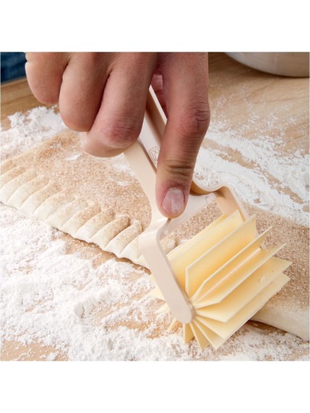 Роллер для теста Полоски, 6 см, пластик, Paderno. (47026-06)